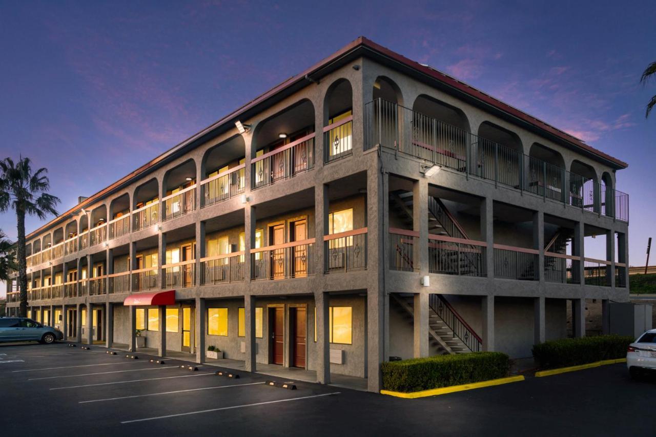 Red Roof Motel 2*