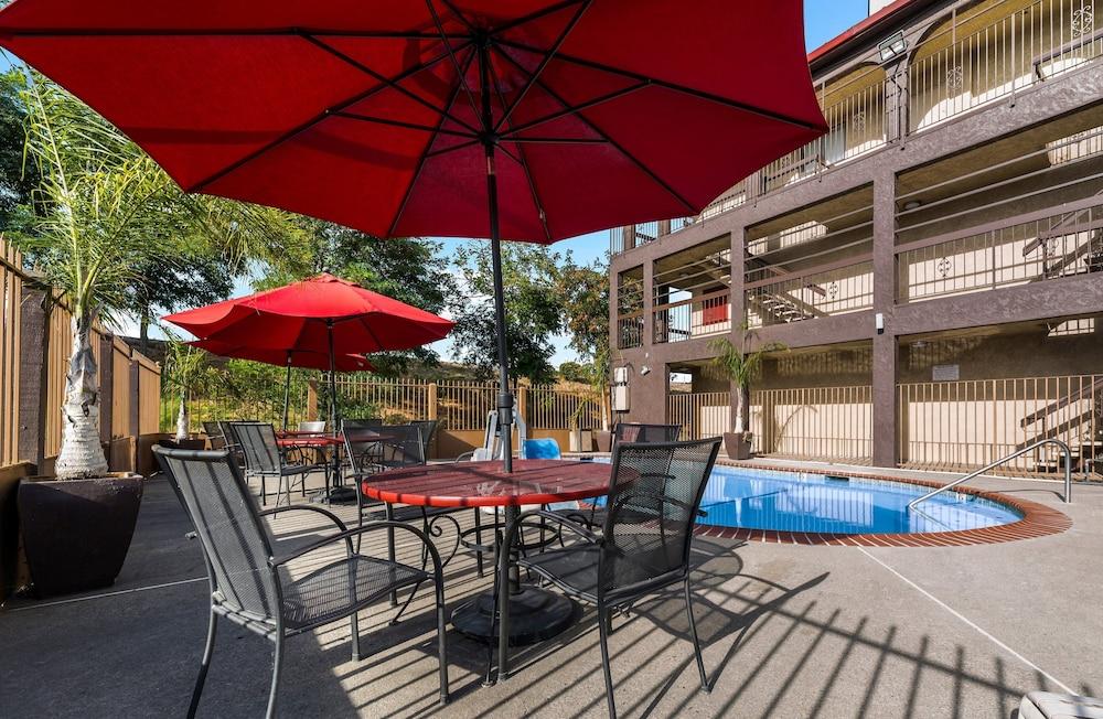 Motel Red Roof 2*