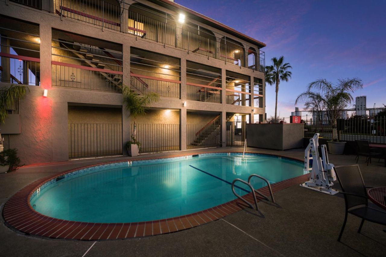 Red Roof Motel 2*